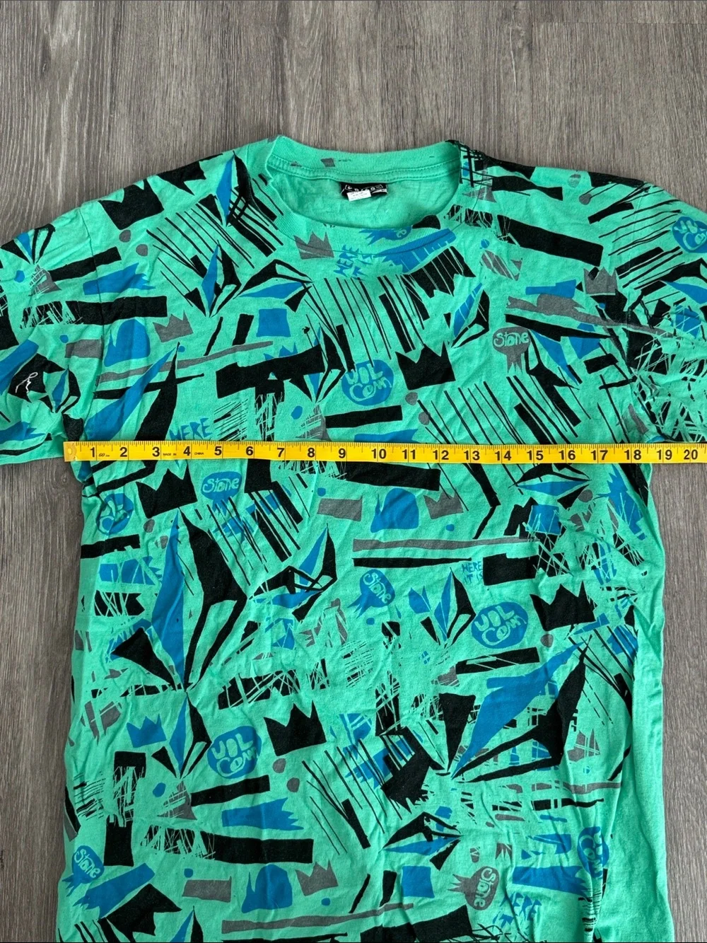 2000s Volcom Graphic Tee - Picture 6 of 9